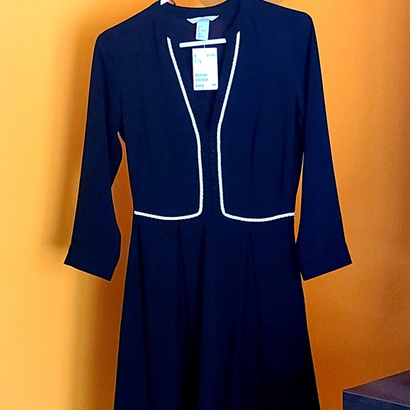 Black dress - Picture 6 of 7